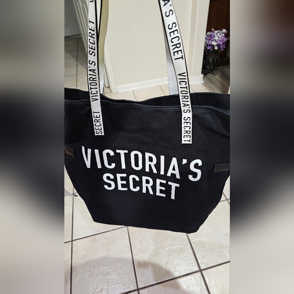 Victoria's Secret Black and White Tote EUC - Picture 16 of 16